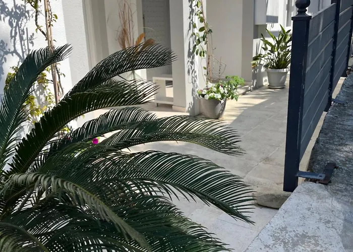 Дом отдыха Luxurious/modern Vacation